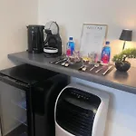 La - Self Check-in Hotel