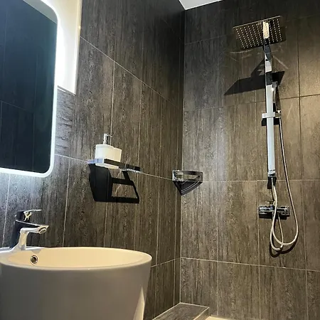 La & Apartment, Centre - Contactless Check-in Hotel *