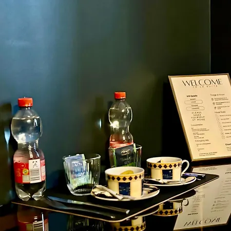 La - Self Check-in Hotel