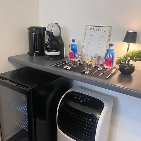 La - Self Check-in Hotel