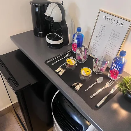 La - Self Check-in Hotel *