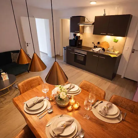 La - Self Check-in *