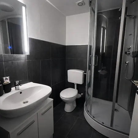 La - Self Check-in Hotel *