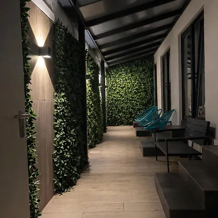 La - Self Check-in *