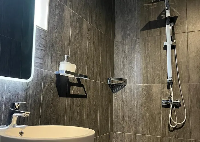 La - Self Check-in Hotel *