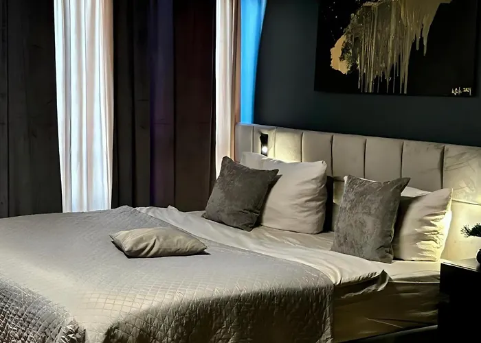 La - Self Check-in Hotel *