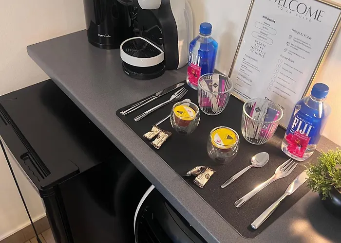 La - Self Check-in Hotel *