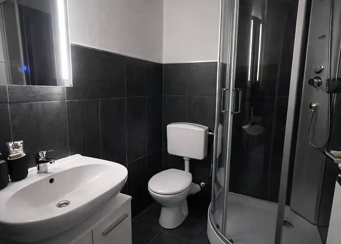 La - Self Check-in Hotel *