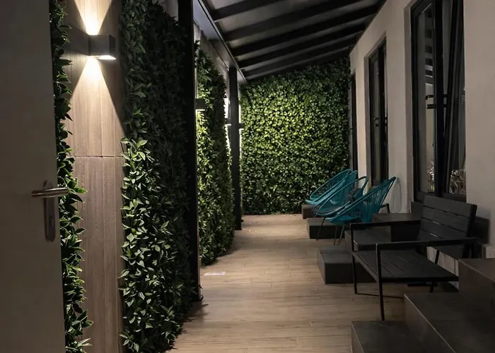 La - Self Check-in *